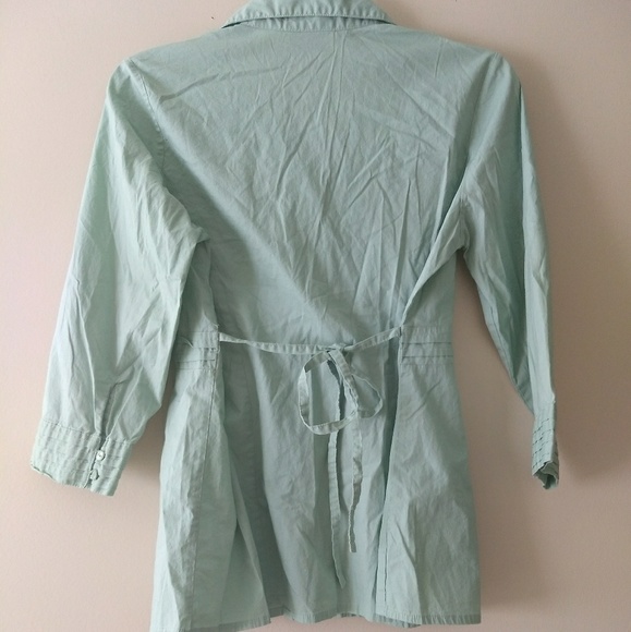 Light green button up maternity shirt - Picture 2 of 4